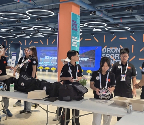 Khóa học STEM Drone: Khám Phá Giáo Dục STEM Qua Công Nghệ Drone Tại Drone Soccer Việt Nam