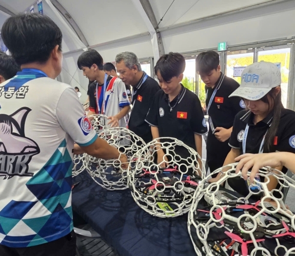 DRONESOCCER LÀ GÌ? KHÁM PHÁ MÔN THỂ THAO CÔNG NGHỆ BÙNG NỔ TẠI VIỆT NAM - HDFPV